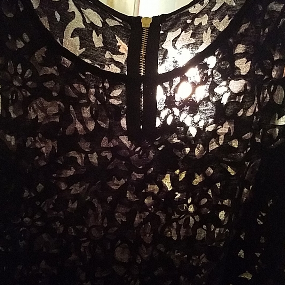 Top - Picture 2 of 4